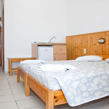 Christina Apartahotel